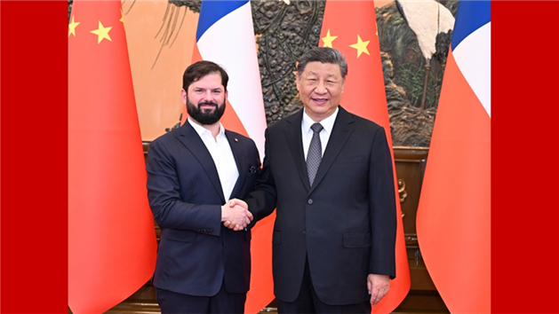 Xi Jinping reúne-se com presidente chileno