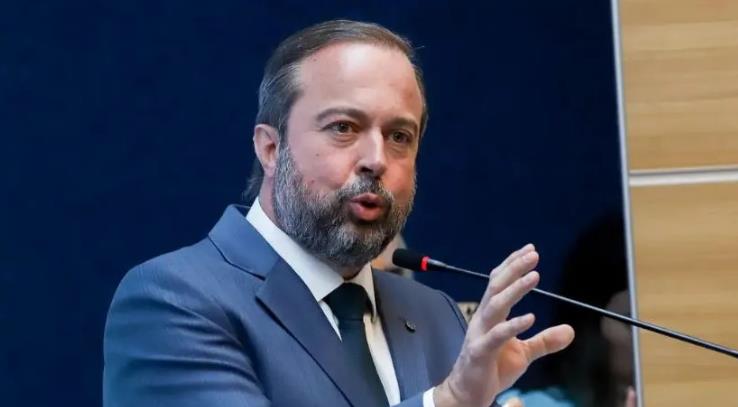 Ministro de Minas e Energia do Brasil destaca parceria sino-brasileira e avanços na transição Energética em Beijing Alexandre Silveira destacou a importância estratégica da parceria sino-brasileira para o desenvolvimento sustentável e para a transição energética global. 