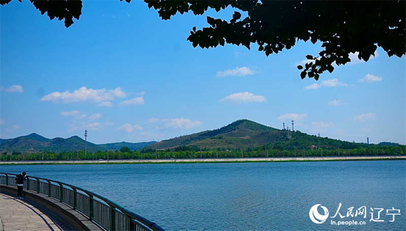 Águas cristalinas num corredor verde transformm Jinzhou num paraíso