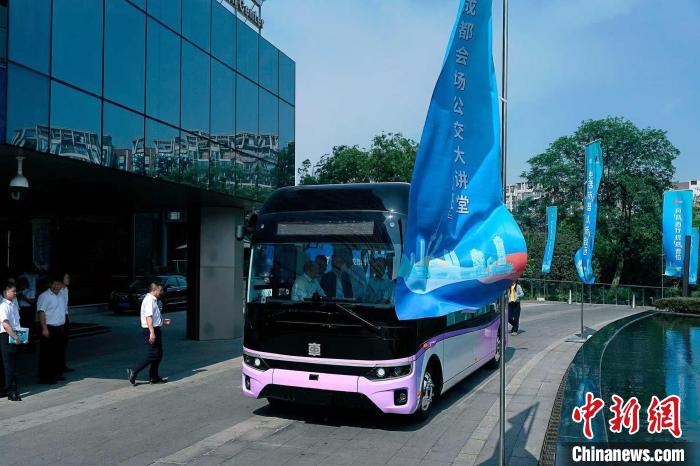 Primeiro lote de ônibus autônomos L4 de 6 metros estreia em Chengdu