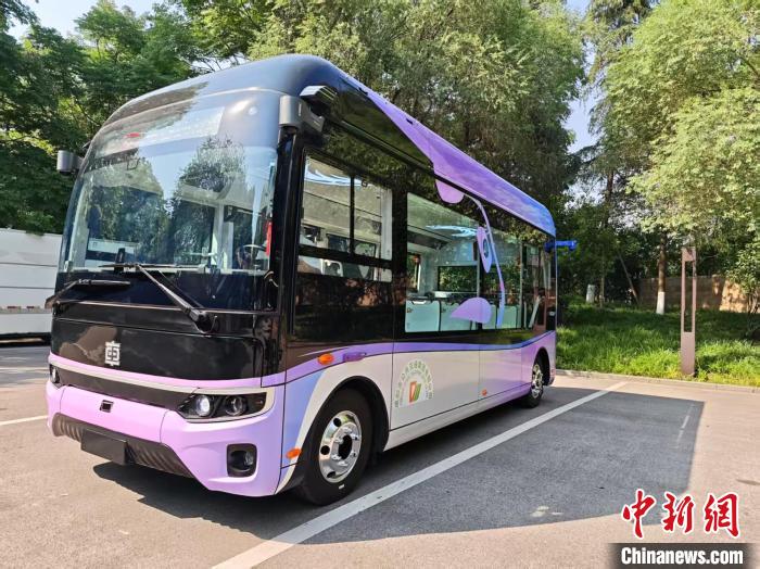 Primeiro lote de ônibus autônomos L4 de 6 metros estreia em Chengdu