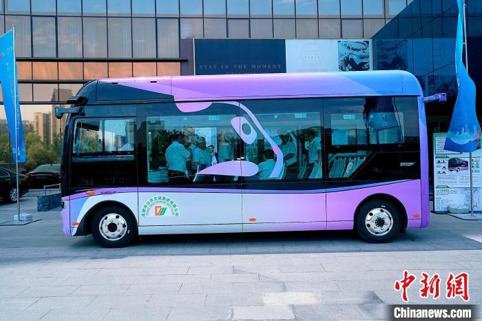 Primeiro lote de ônibus autônomos L4 de 6 metros estreia em Chengdu