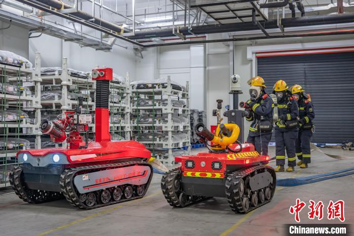 Wuhan organiza exercício de proteção civil com participação de robôs