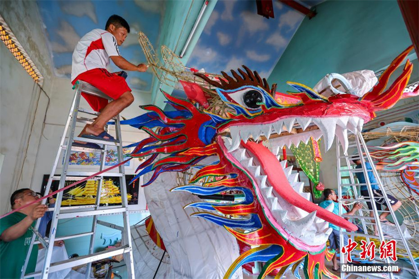 Hainan prepara cabeças de dragão para dar boas-vindas ao Festival do Barco-Dragão