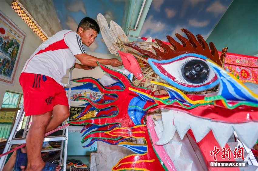 Hainan prepara cabeças de dragão para dar boas-vindas ao Festival do Barco-Dragão