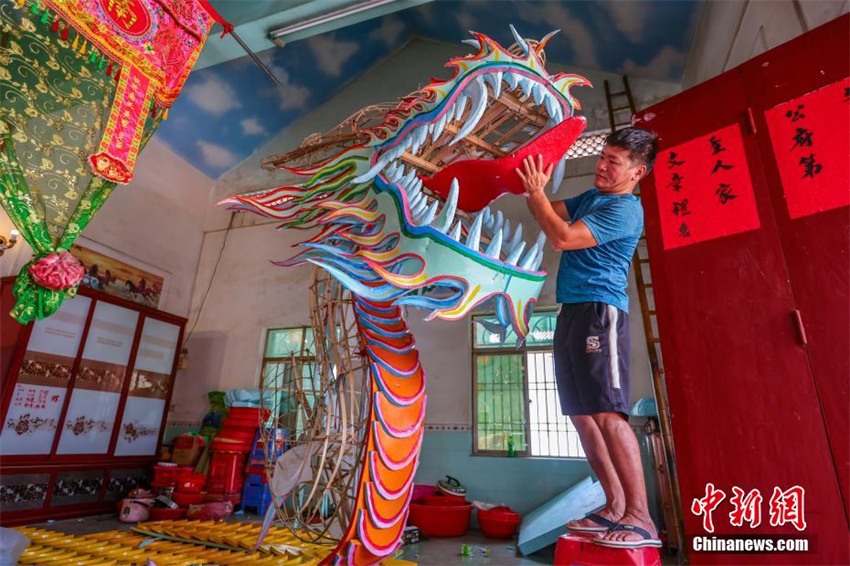 Hainan prepara cabeças de dragão para dar boas-vindas ao Festival do Barco-Dragão