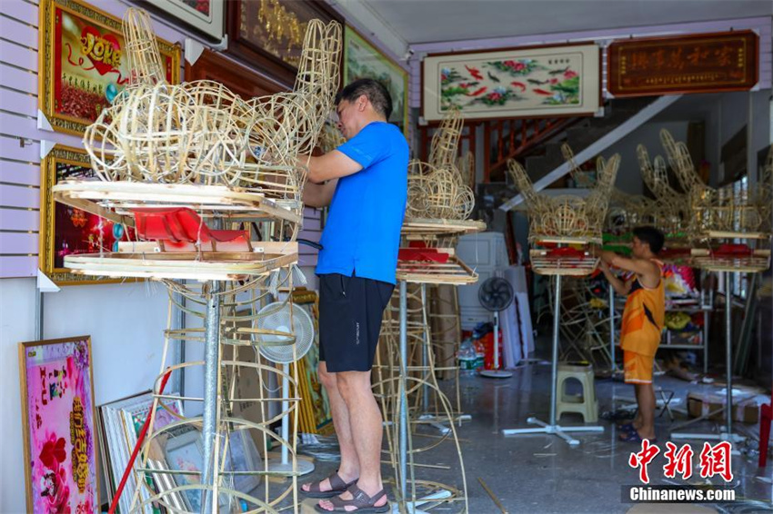 Hainan prepara cabeças de dragão para dar boas-vindas ao Festival do Barco-Dragão