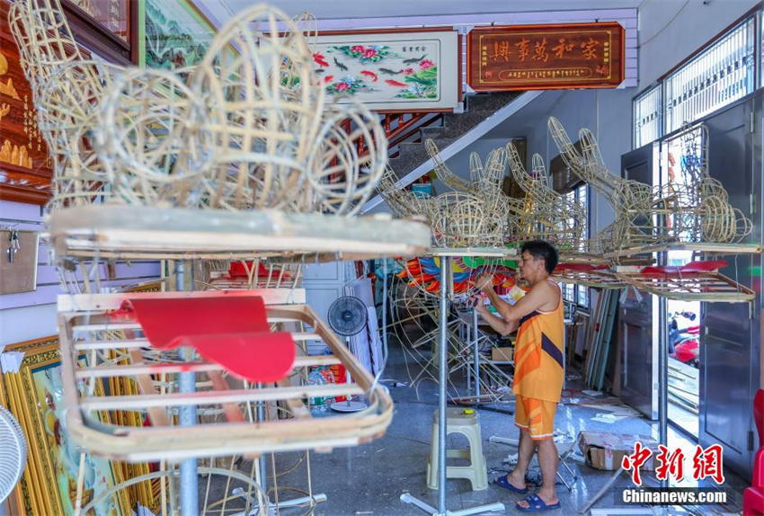 Hainan prepara cabeças de dragão para dar boas-vindas ao Festival do Barco-Dragão