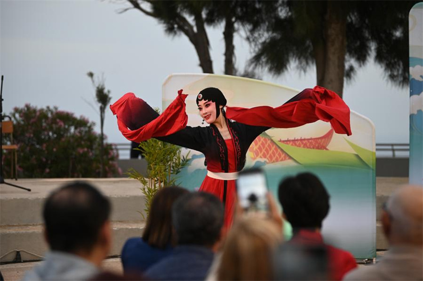 Exposição de artes tradicionais chinesas em Malta celebra Festival do Barco-Dragão