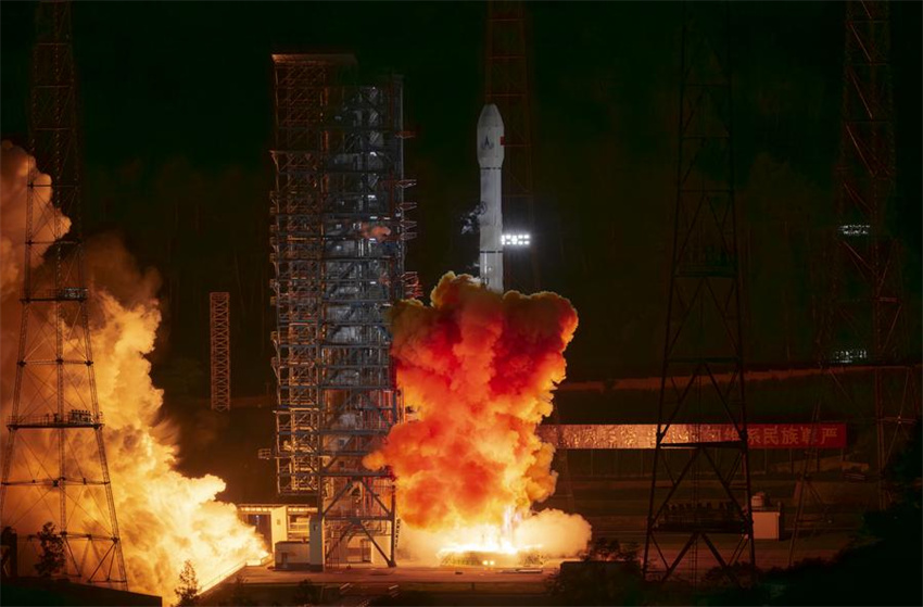 China lança Tianwen-2 para coletar amostras de asteroides