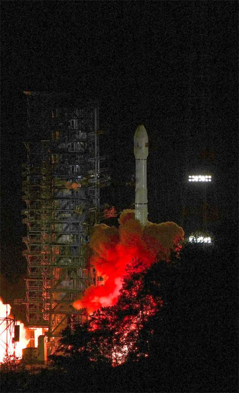 China lança Tianwen-2 para coletar amostras de asteroides