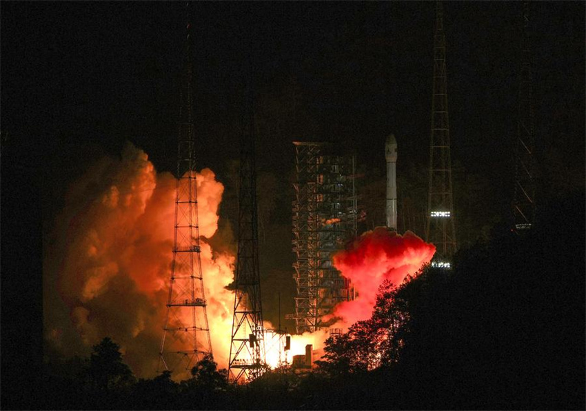 China lança Tianwen-2 para coletar amostras de asteroides