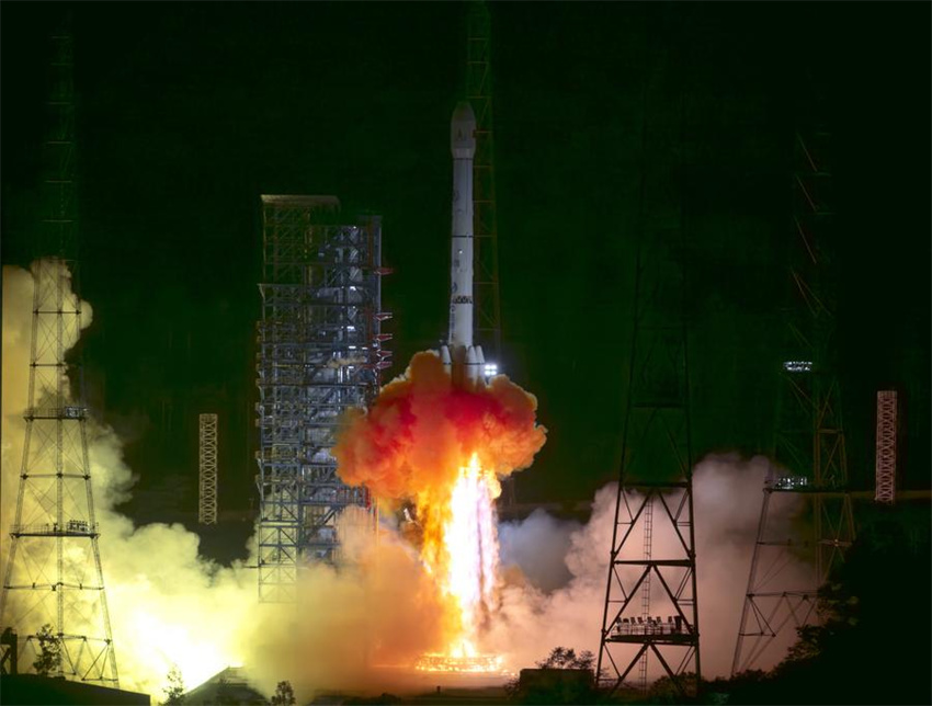 China lança Tianwen-2 para coletar amostras de asteroides