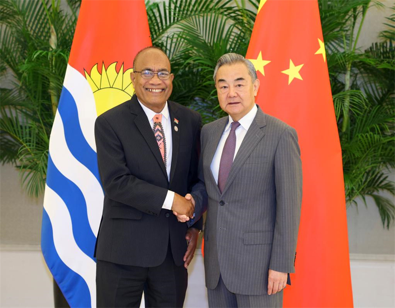 Ministro das Relações Exteriores da China se reúne com convidados dos países insulares do Pacífico