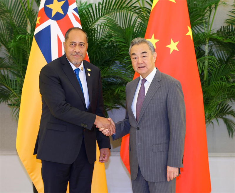 Ministro das Relações Exteriores da China se reúne com convidados dos países insulares do Pacífico