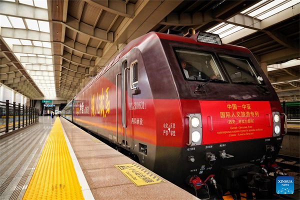 Trem turístico liga Xi'an, na China, a Almaty, no Cazaquistão, e aprofunda intercâmbios regionais