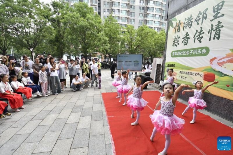 Festival do Barco-Dragão é comemorado em toda a China