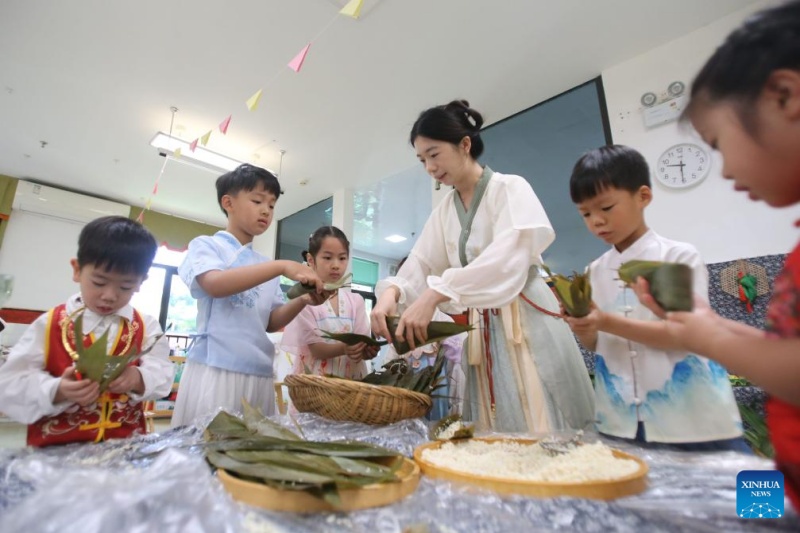 Festival do Barco-Dragão é comemorado em toda a China