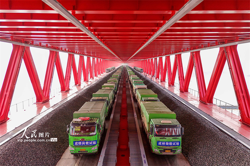 Anhui: Ponte G3 sobre o rio Yangtze realiza teste de carga no vão principal