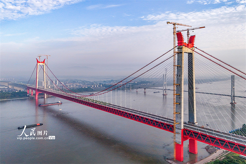 Anhui: Ponte G3 sobre o rio Yangtze realiza teste de carga no vão principal
