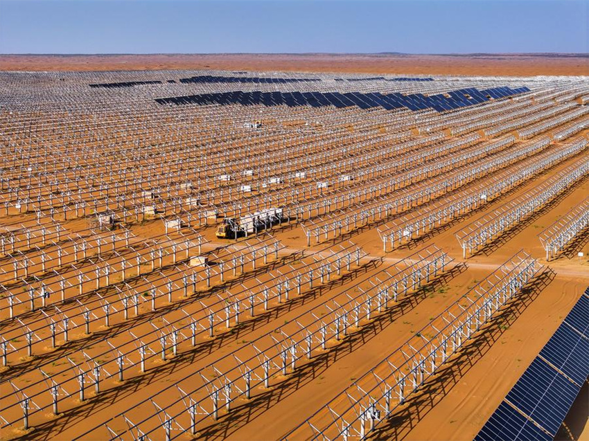 Projetos fotovoltaicos transformam terrenos arenosos em 