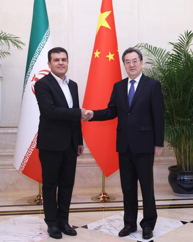 Vice-premiê chinês reúne-se com convidados estrangeiros participantes da conferência do Cinturão e Rota