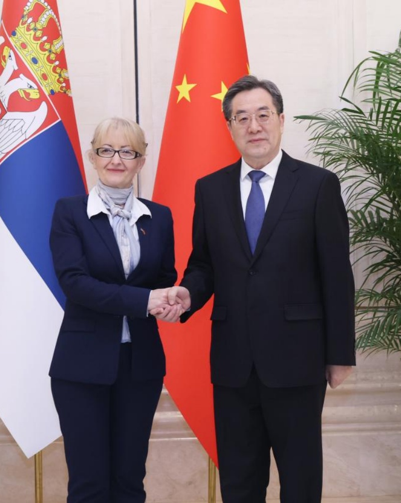 Vice-premiê chinês reúne-se com convidados estrangeiros participantes da conferência do Cinturão e Rota