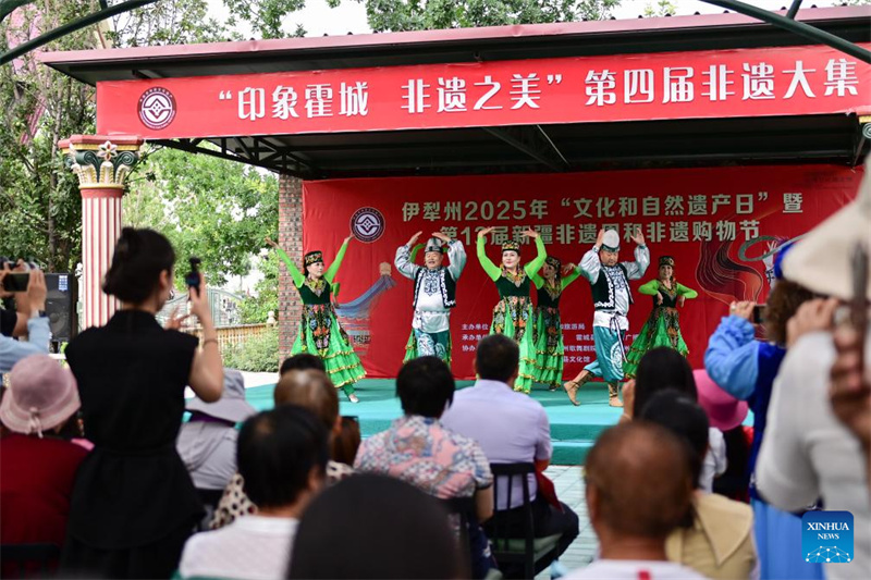 Festival de turismo de lavanda promove desenvolvimento econômico em Xinjiang