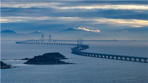 Postos fronteiriços de Zhuhai que levam a Macau e Hong Kong registram 100 milhões de viagensAté domingo, um total de 100 milhões de viagens de passageiros de entrada e saída foram registradas em 2025 através dos postos de controle fronteiriço de Zhuhai que conectam a cidade com Macau e Hong Kong.   