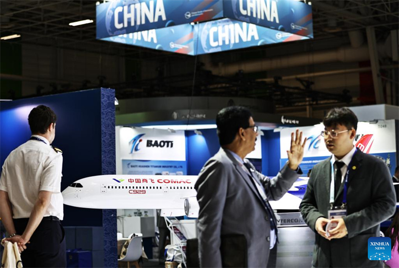 China apresenta seus principais produtos de aviação no 55º Salão Aeronáutico de Paris