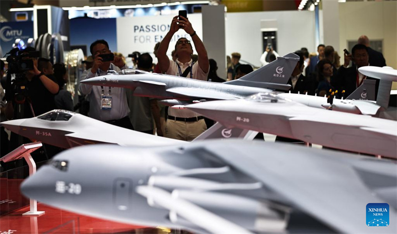 China apresenta seus principais produtos de aviação no 55º Salão Aeronáutico de Paris