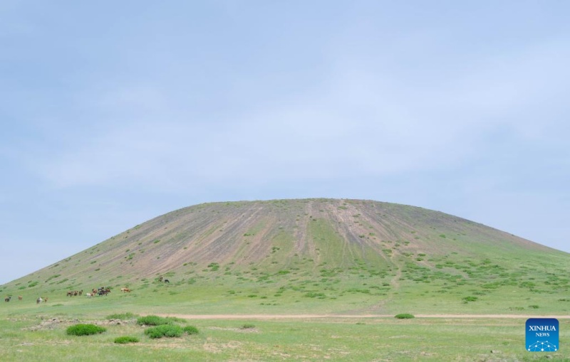 Conjunto de vulcões no norte da China entra na alta temporada turística