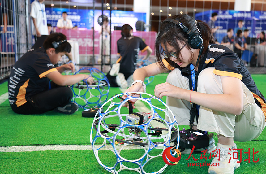 China realiza sua primeira liga de futebol com drones