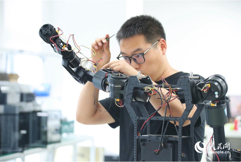 China em Movimento: Henan aposta na indústria de robôs humanoides