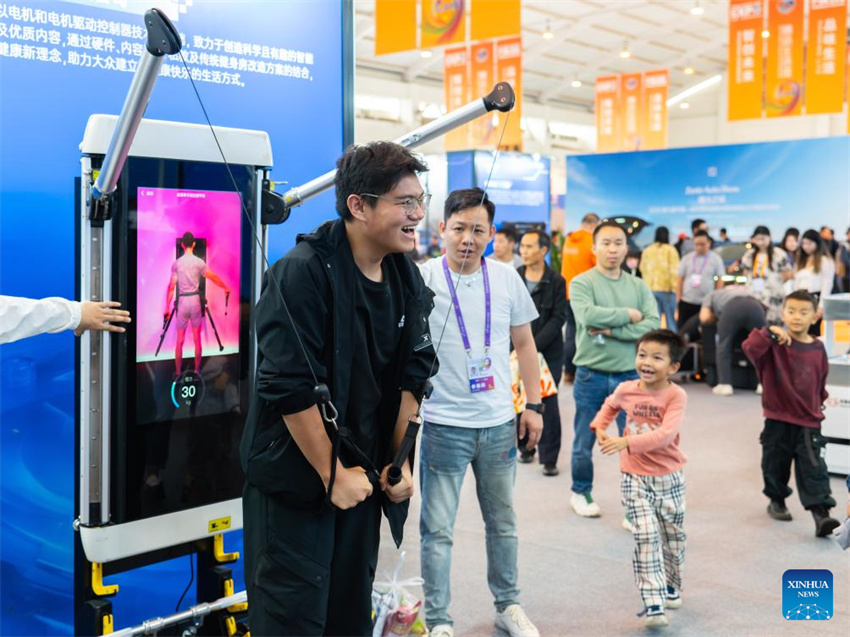 Exposições de alta tecnologia exibidas na 9ª Expo China-Sul da Ásia em Kunming, sudoeste da China