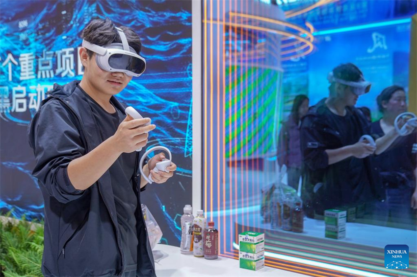 Exposições de alta tecnologia exibidas na 9ª Expo China-Sul da Ásia em Kunming, sudoeste da China