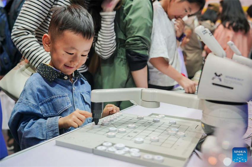 Exposições de alta tecnologia exibidas na 9ª Expo China-Sul da Ásia em Kunming, sudoeste da China