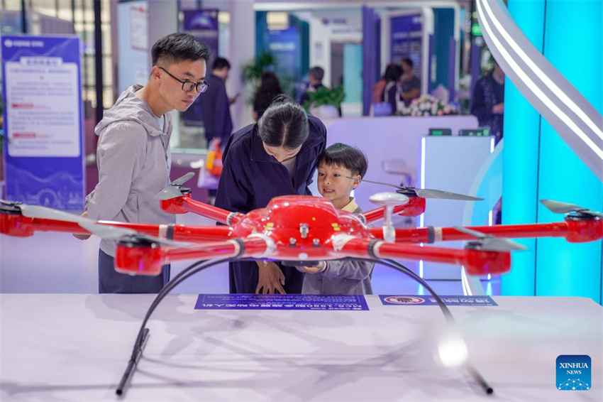 Exposições de alta tecnologia exibidas na 9ª Expo China-Sul da Ásia em Kunming, sudoeste da China