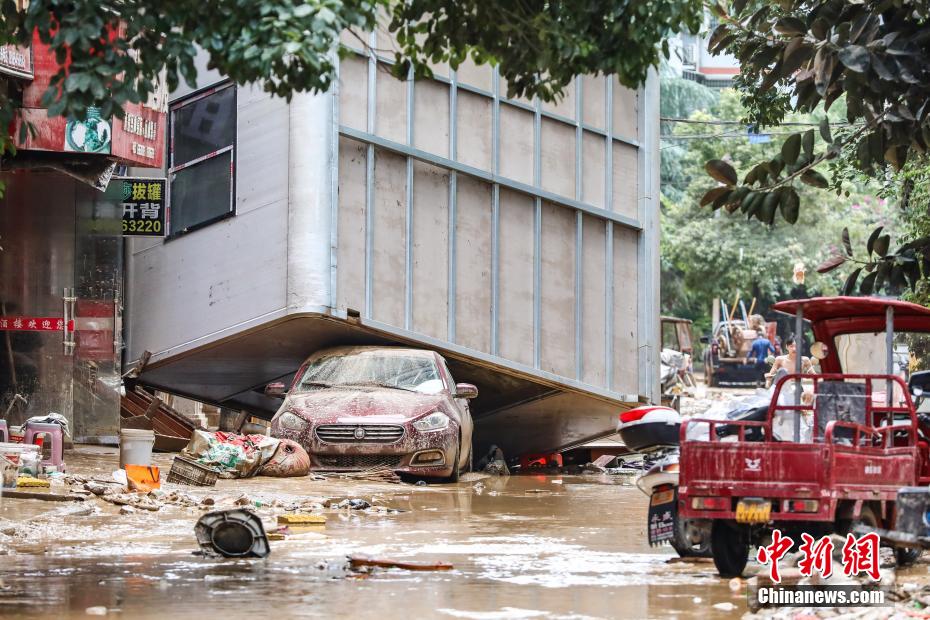 Limpeza e reparos avançam após enchente em Guizhou