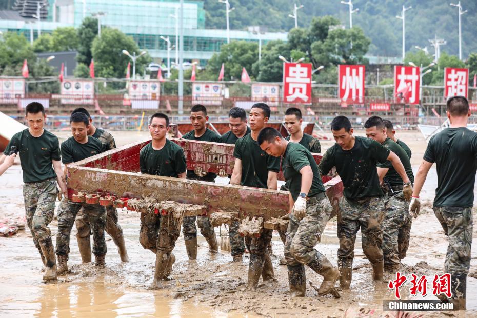 Limpeza e reparos avançam após enchente em Guizhou