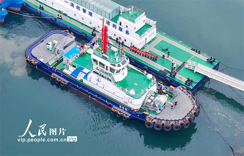 Primeiro navio rebocador híbrido hidrogênio-elétrico da China entra em operação