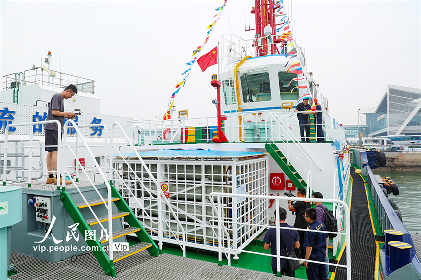 Primeiro navio rebocador híbrido hidrogênio-elétrico da China entra em operação