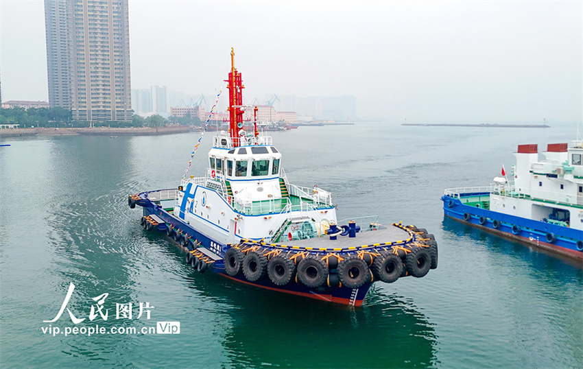 Primeiro navio rebocador híbrido hidrogênio-elétrico da China entra em operação