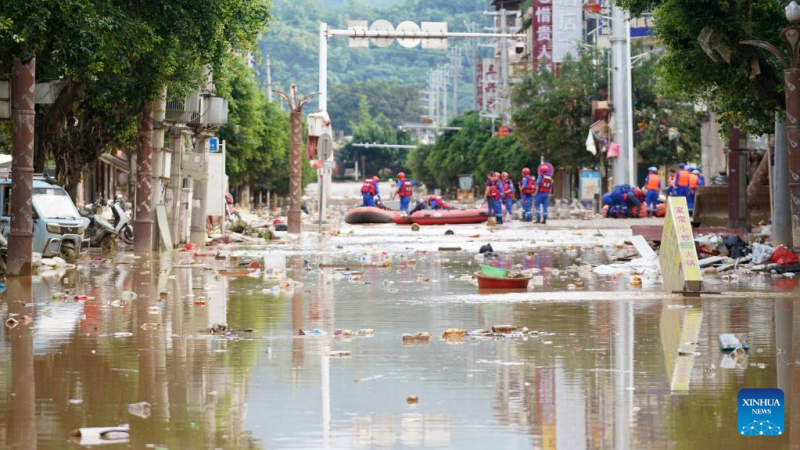 Esforços de socorro seguem no distrito do sudoeste da China atingido por enchentes