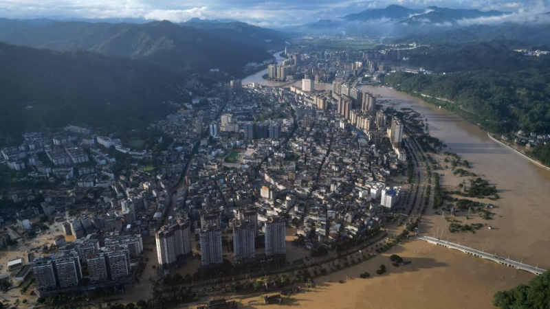 Esforços de socorro seguem no distrito do sudoeste da China atingido por enchentes