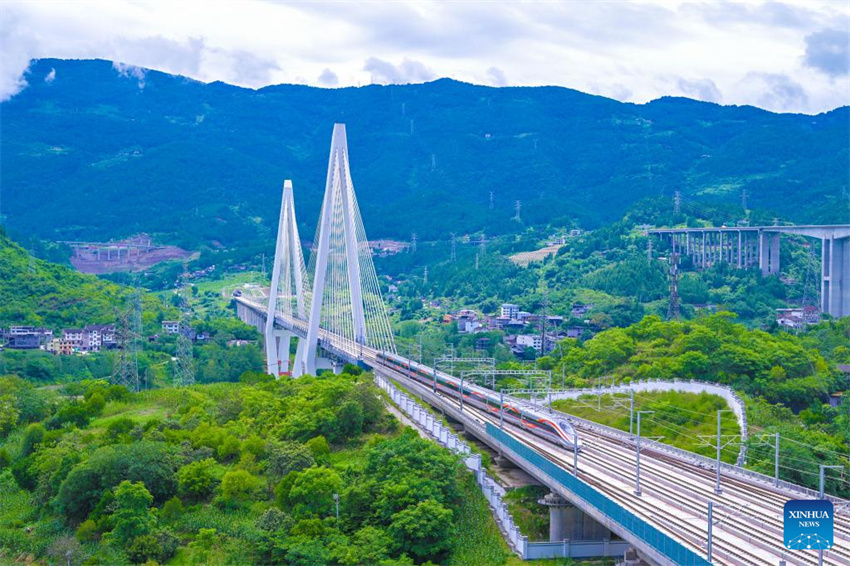 Importante ligação ferroviária de alta velocidade é inaugurada no sudoeste da China