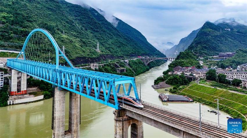 Importante ligação ferroviária de alta velocidade é inaugurada no sudoeste da China