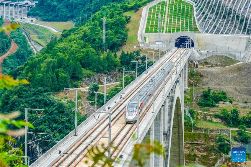 Importante ligação ferroviária de alta velocidade é inaugurada no sudoeste da China