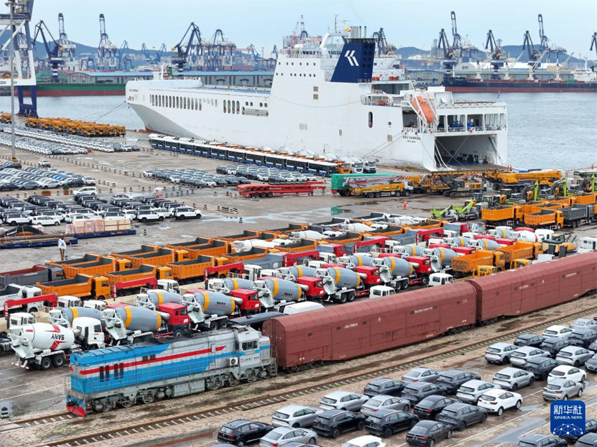 Shandong: porto de Yantai vê movimentação de veículos de exportação