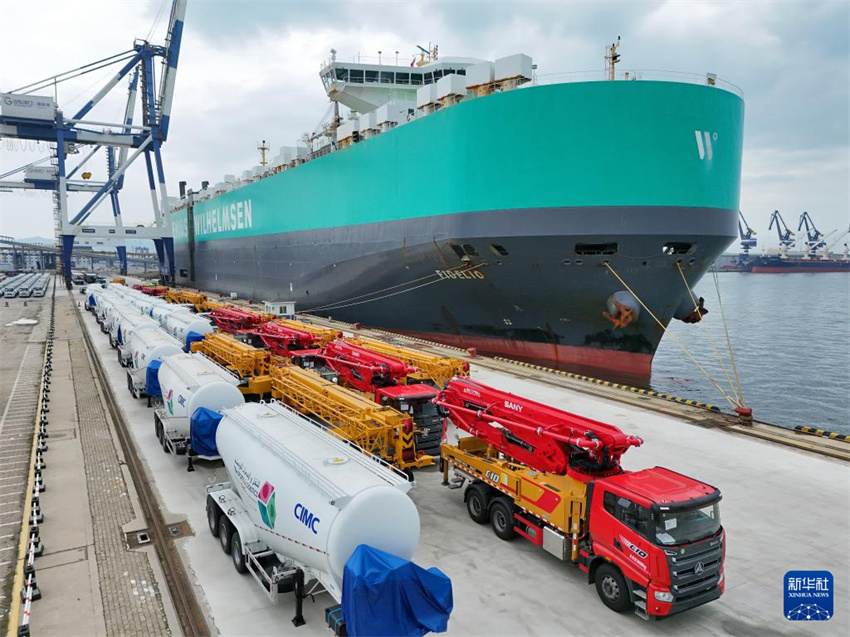Shandong: porto de Yantai vê movimentação de veículos de exportação